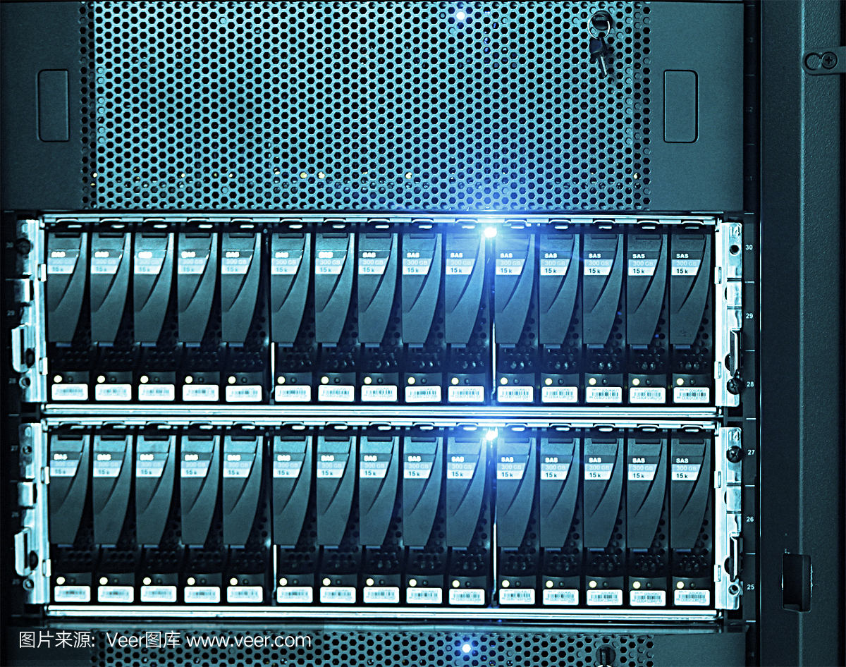 數據中心中的網絡服務器。